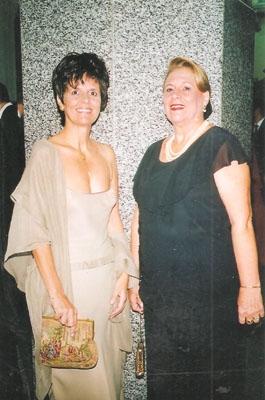 Na Catedral: Liginha J. Lima e mamãe Carmen Leila de Andrade Jacintho